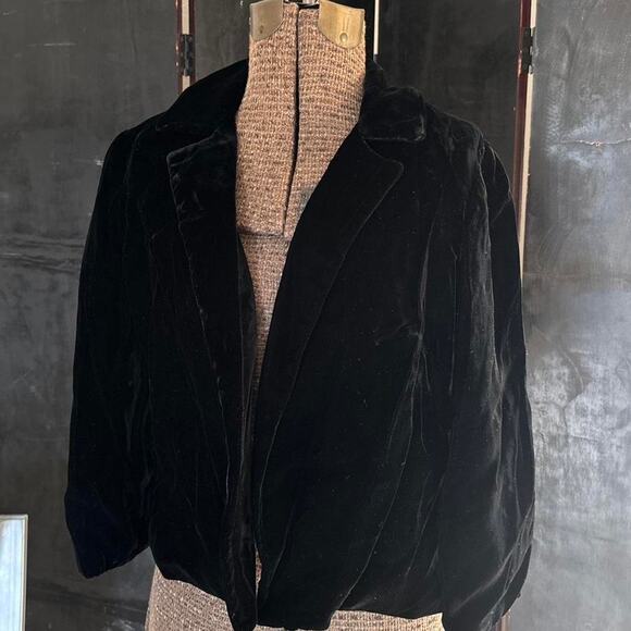 Raymond’s Women's Sm/Med Cropped Blazer Jacket Black Velvet Vintage - Picture 1 of 3